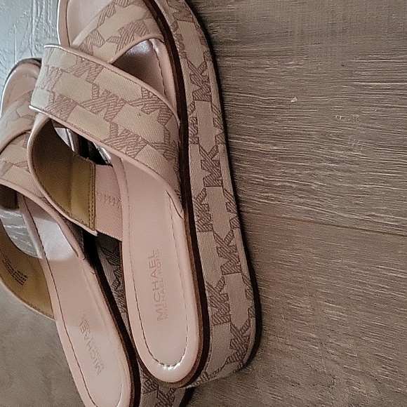 Michael Kors sandals - Picture 2 of 7
